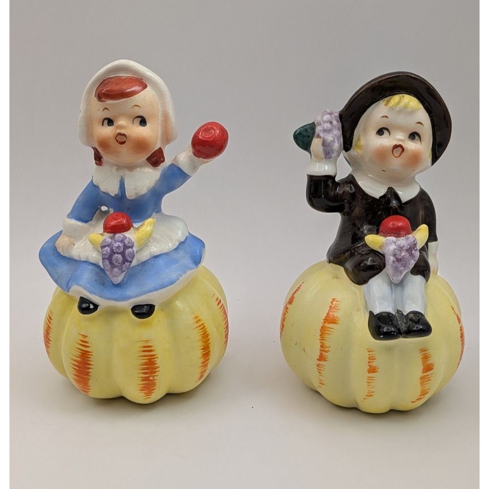 Vintage Norcrest Pilgrims Autumn Fall Thanksgiving Salt‎ & Pepper H438 READ